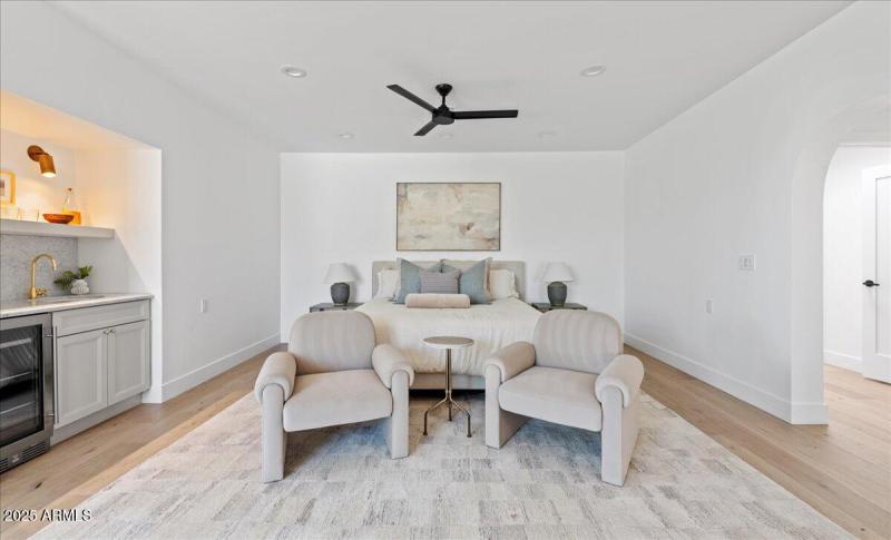 26-3800 E Lincoln Dr 54 23