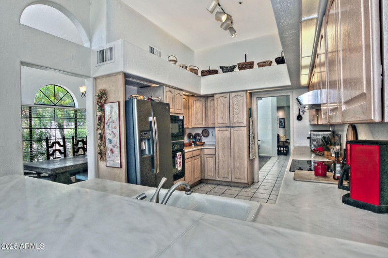 Breakfast Bar to Kitchen