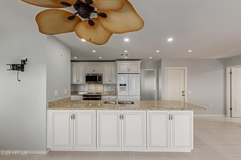 Open Kitchen Extra storage