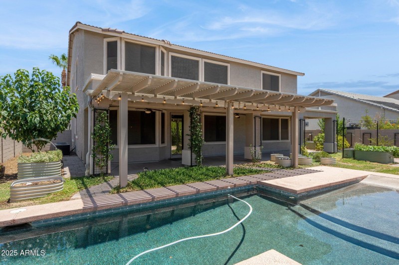 53-web-or-mls-20226-n-madison-dr