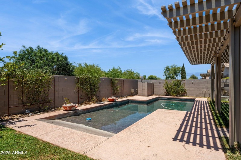 51-web-or-mls-20226-n-madison-dr