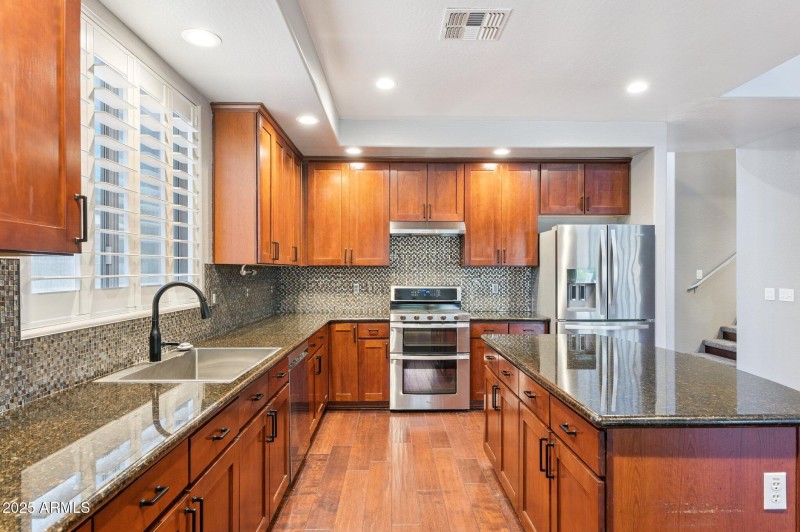 18-web-or-mls-20226-n-madison-dr