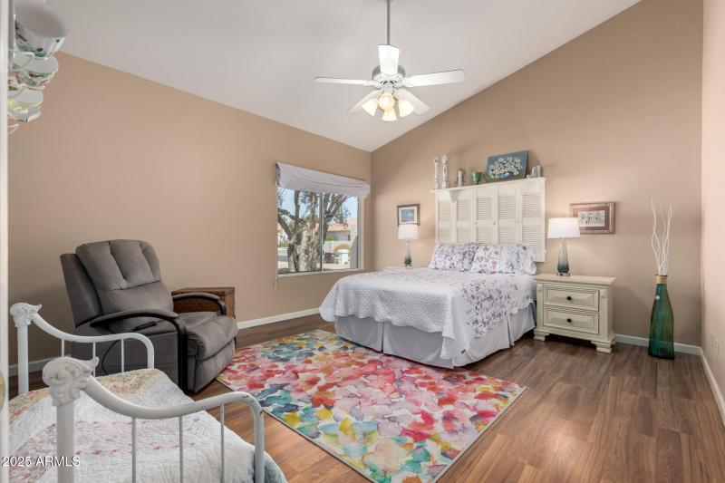 Large secondary Bedroom