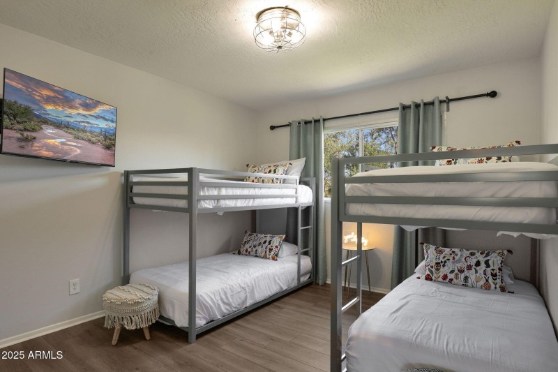 28-web-or-mls-6833-e-osborn-rd-e