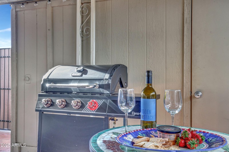 36-web-or-mls-6833-e-osborn-rd-e