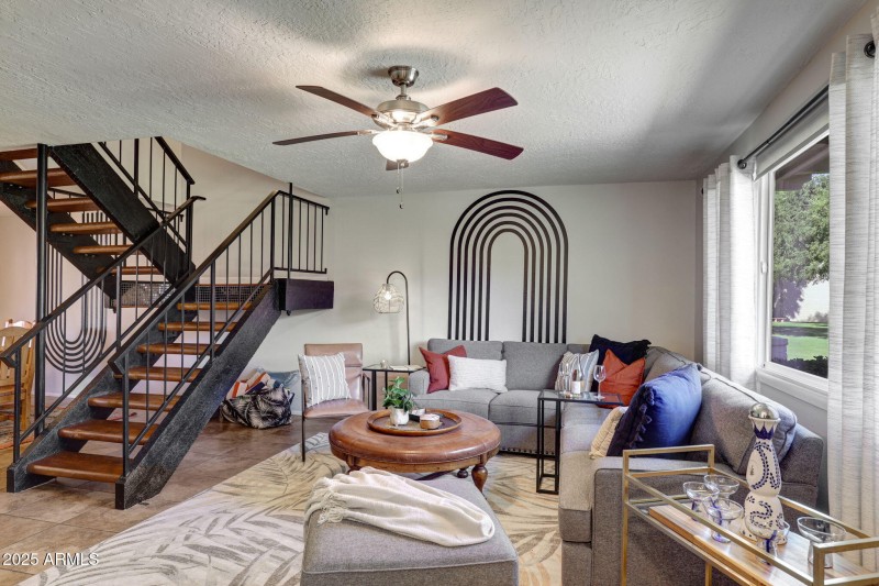 2-web-or-mls-6833-e-osborn-rd-e