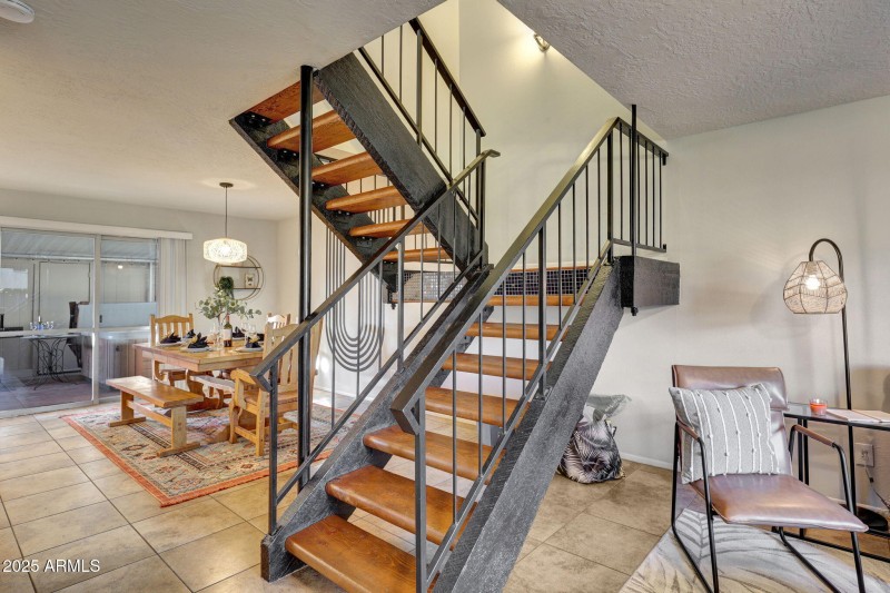 3-web-or-mls-6833-e-osborn-rd-e