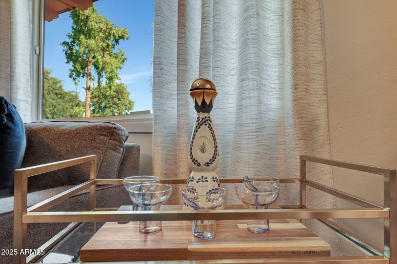 6-web-or-mls-6833-e-osborn-rd-e