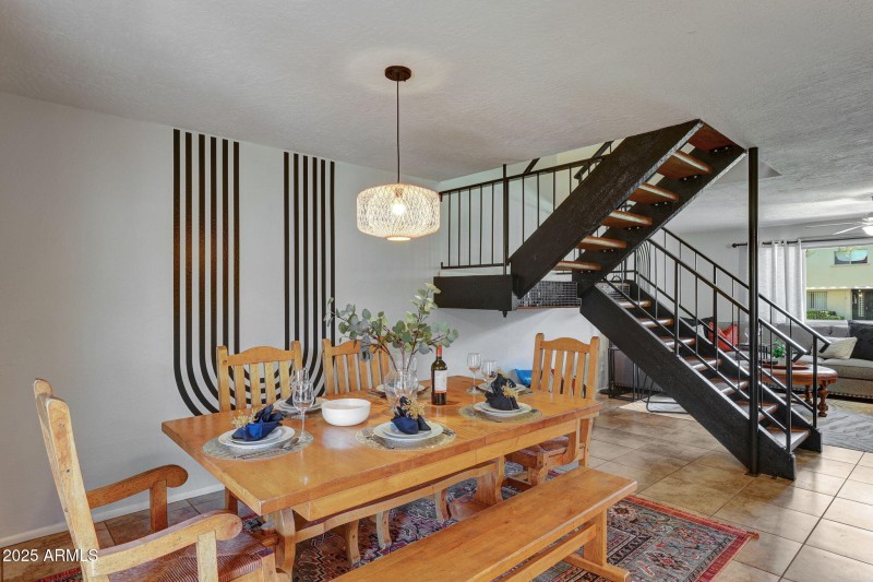 10-web-or-mls-6833-e-osborn-rd-e