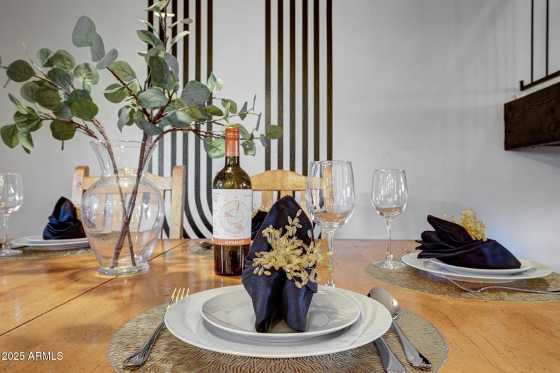 12-web-or-mls-6833-e-osborn-rd-e