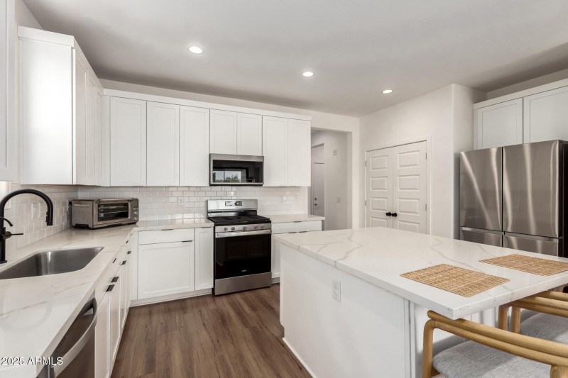 Large island & odern hardware