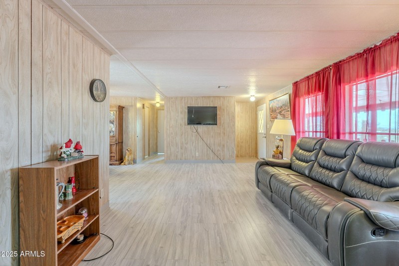 22-web-or-mls-Saddle-22