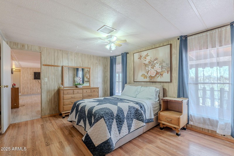 24-web-or-mls-Saddle-24