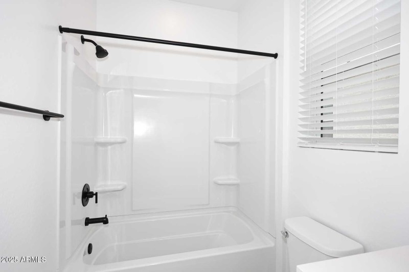 2nd Berdoom-Ensuite Tub