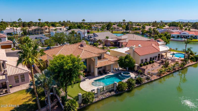 House Location on the Lake is Excellent