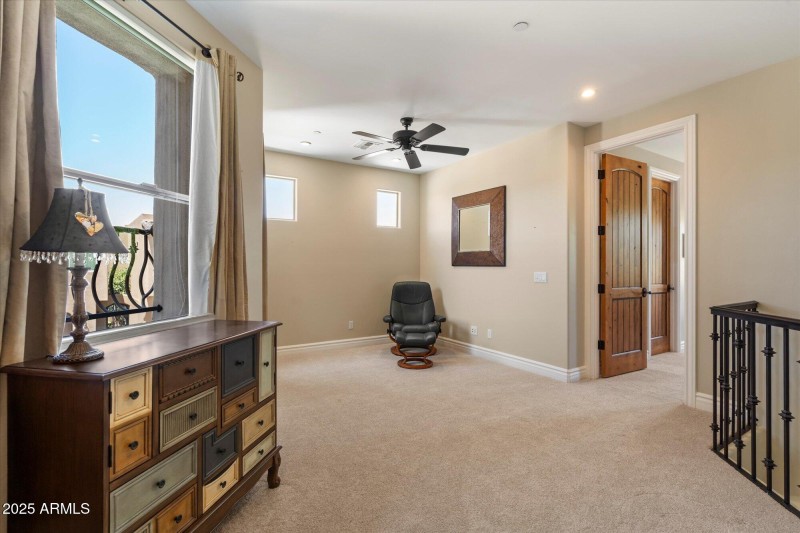 Upstairs Loft between primary suites- 18