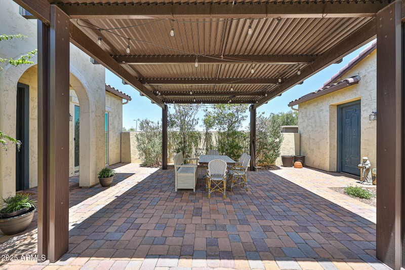 Mechanical Pergola Opens and Closes