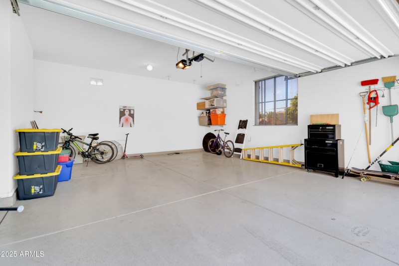 742 E Kingbird Dr-38