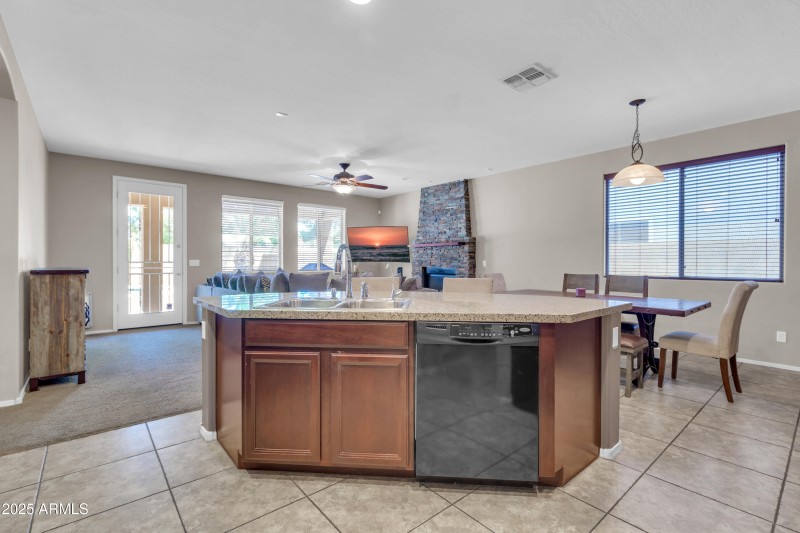 742 E Kingbird Dr-39