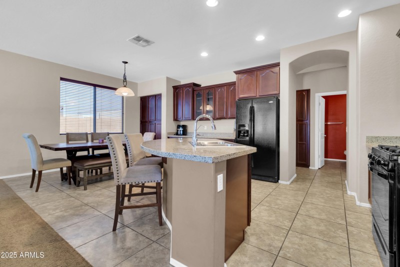 742 E Kingbird Dr-43