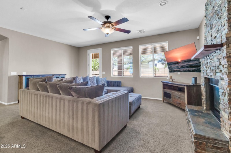 742 E Kingbird Dr-48