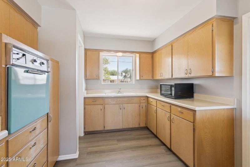 14-web-or-mls-5455-e-baltimore-st