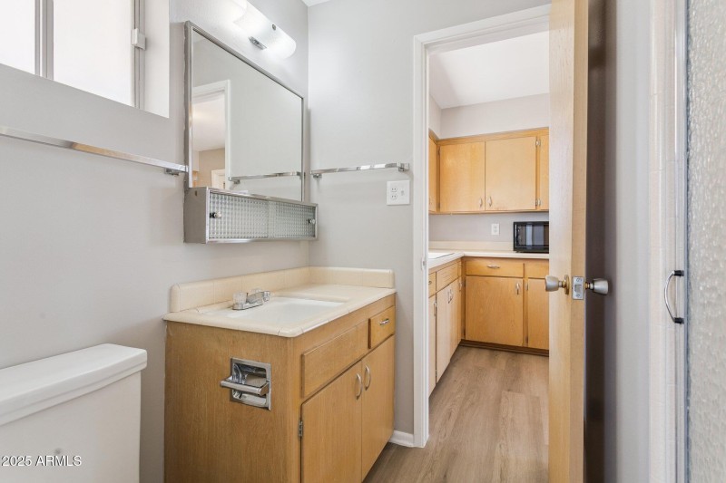 15-web-or-mls-5455-e-baltimore-st