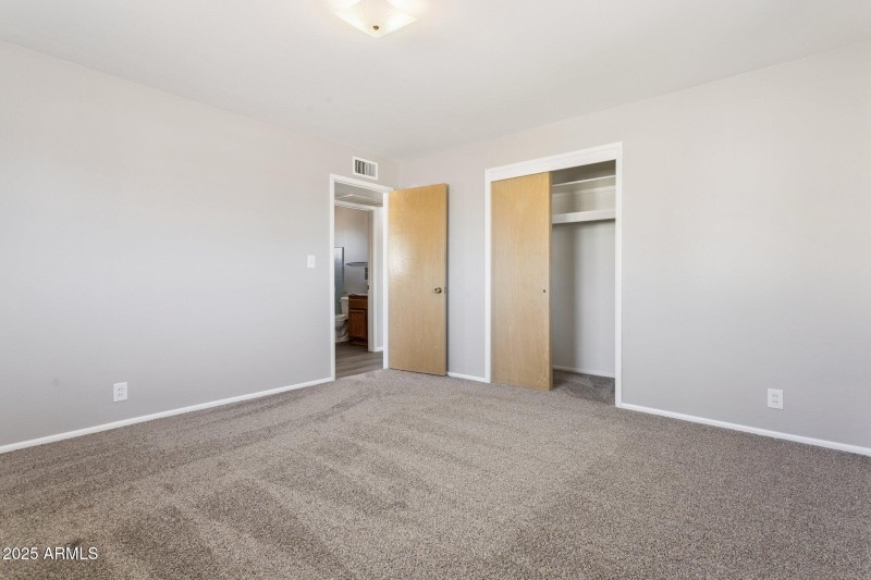 21-web-or-mls-5455-e-baltimore-st