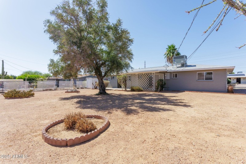 25-web-or-mls-5455-e-baltimore-st