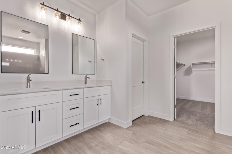 21 Sandstone Mountain