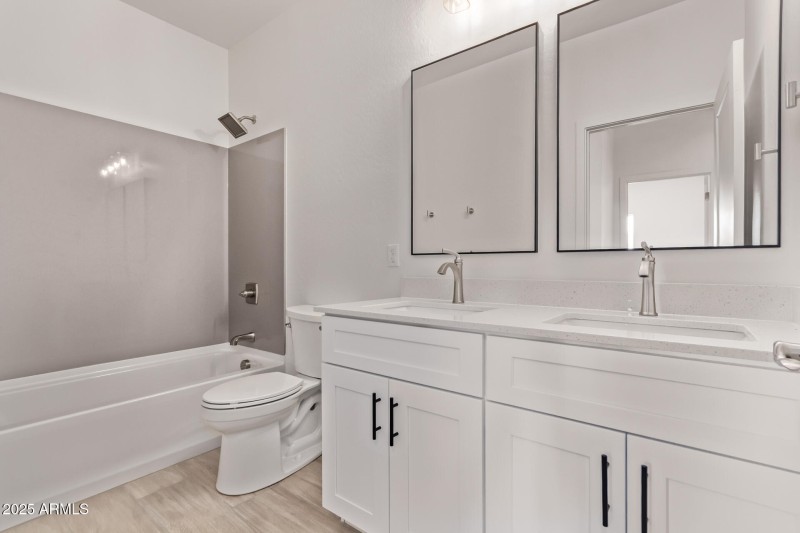 32 Sandstone Mountain