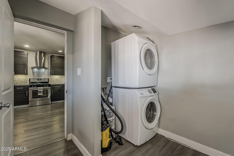 LAUNDRY STORAGE ROOM