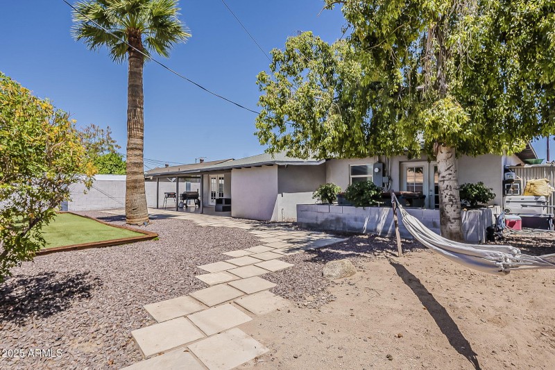 SPACE FOR PETS/KIDS TO PLAY