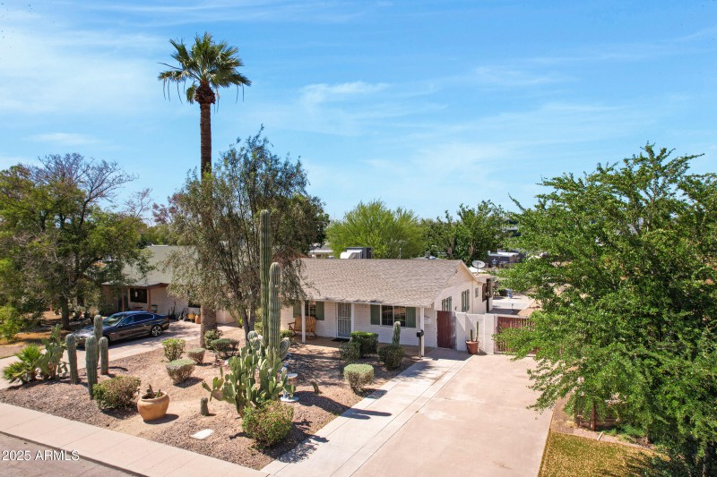 1940 E Indianola Ave-2