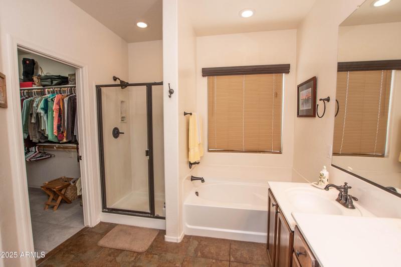 DUAL SINKS & LG WALK-IN CLOSET