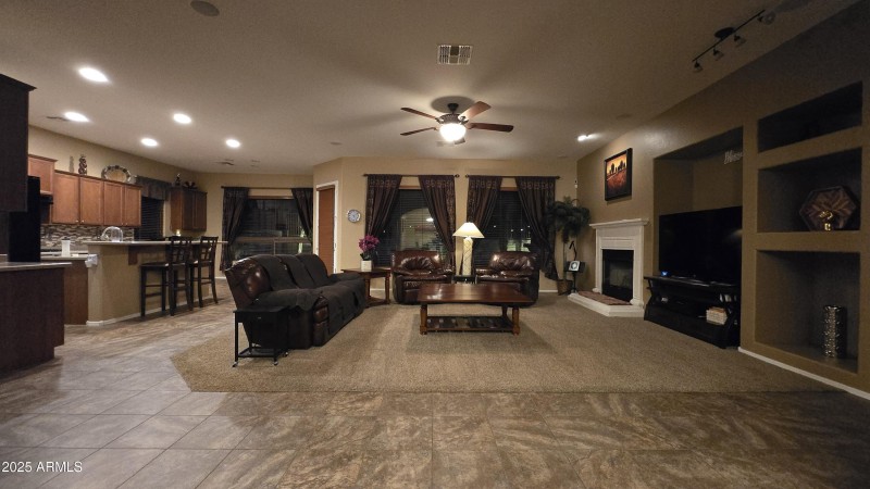 e65c92bb-d3bb-469b-9ab7-e7d8c85a91a0