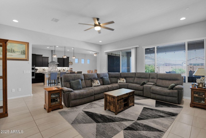 27667 Mohawk - 08Familyroom