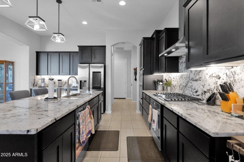 27667 Mohawk - 13Kitchen