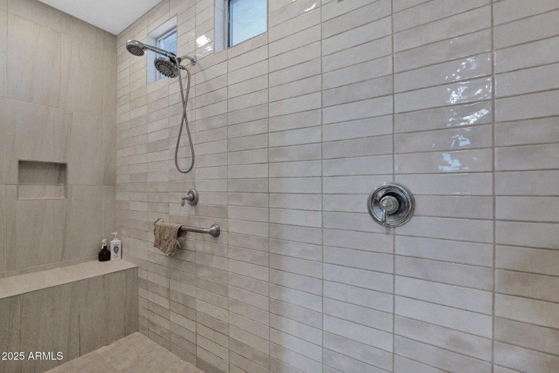 27667 Mohawk - 21Primary Shower
