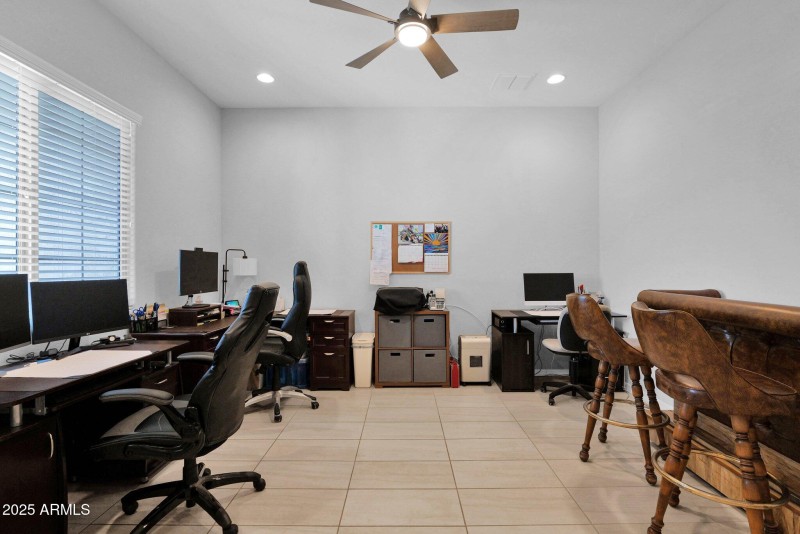 27667 Mohawk - 25Den Office