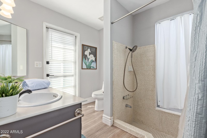 5337 E Gelding Master Bath