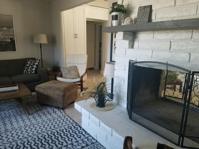 5337 E Gelding Fireplace