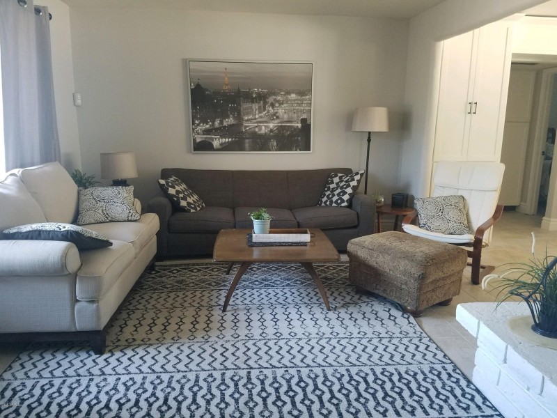 5337 E Gelding Living Room View 1