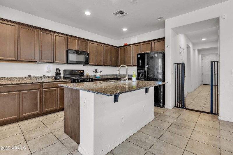 12375_W_Whyman_Ave11