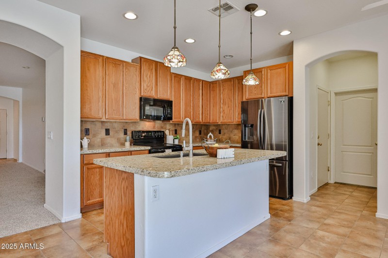 Granite counters & a backsplash