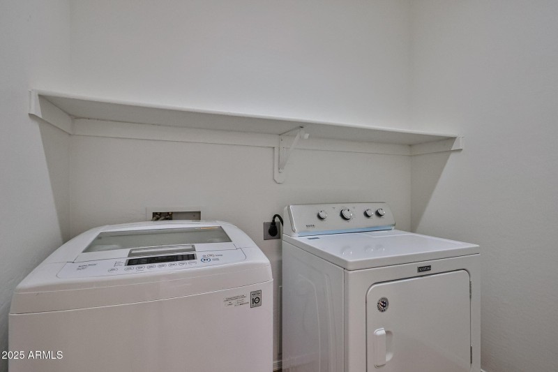 washer/dryer included