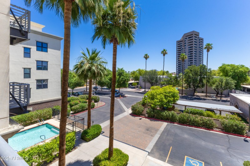 914 E Osborn #208-27