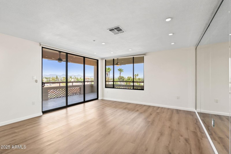 LUXURY VINYL PLANK FLOORING