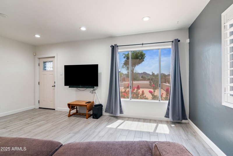 8_9520 n central ave-8