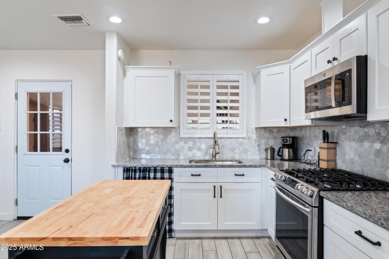 13_9520 n central ave-13